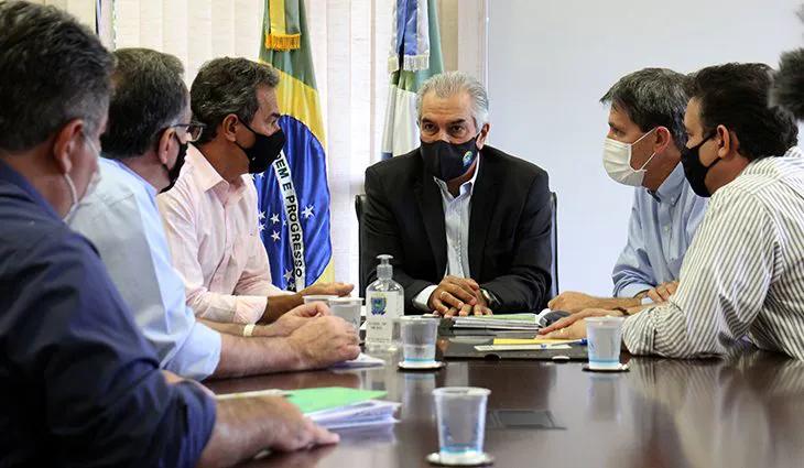 Município de MS corta expediente de servidores por alta em gastos com políticas sociais