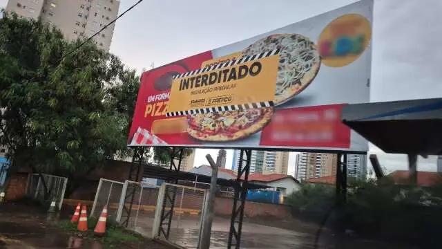 Prefeitura de Campo Grande interdita outdoors e painel de LED por irregularidades