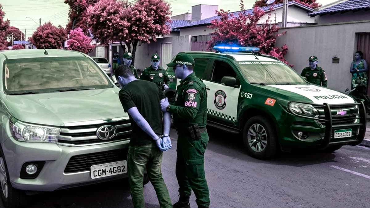 Guarda Municipal de Dourados prende dupla com celulares furtados de prédio público municipal