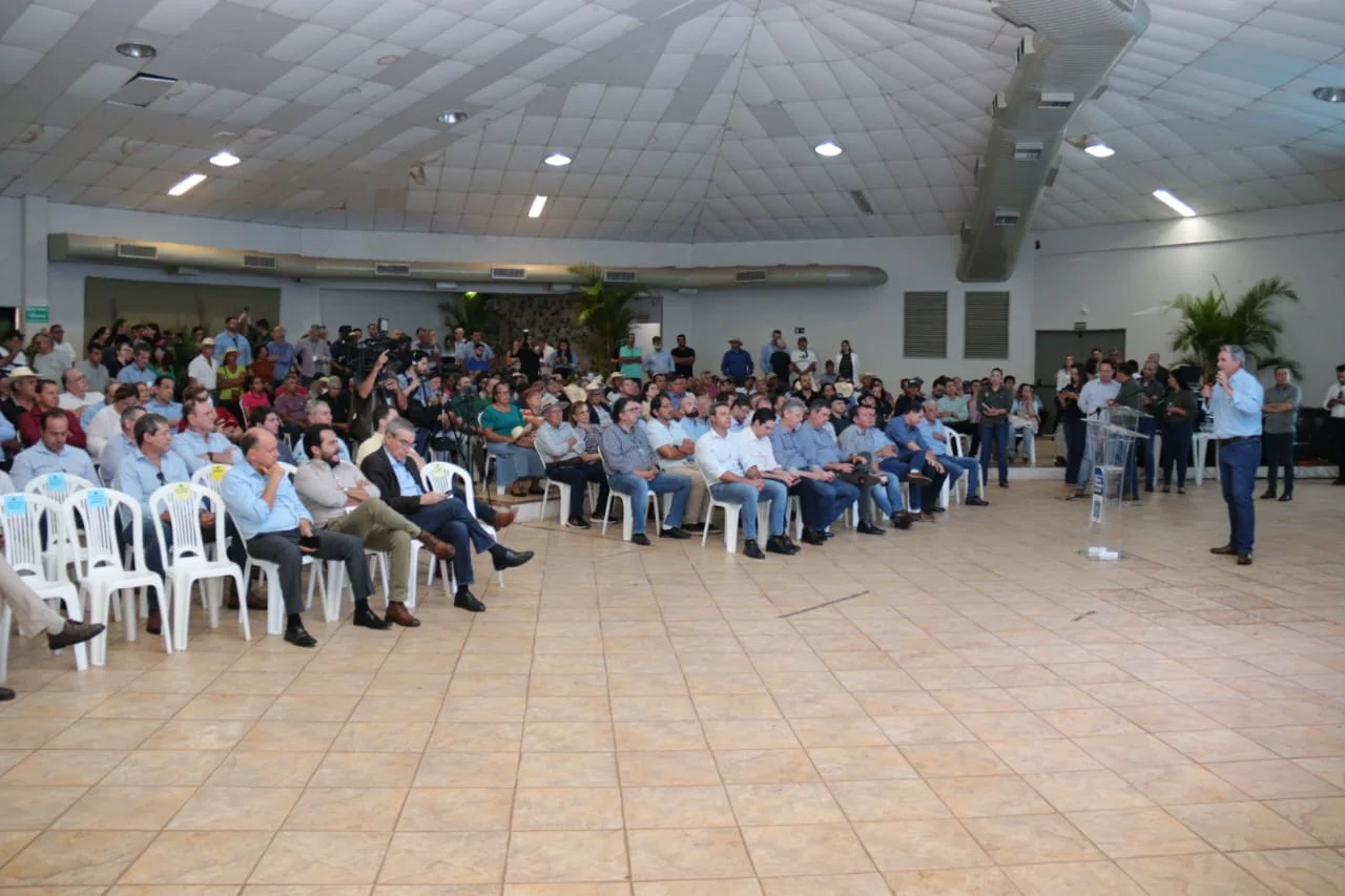 Riedel lança programa Proleite MS na Expogrande para fortalecer cadeia leiteira