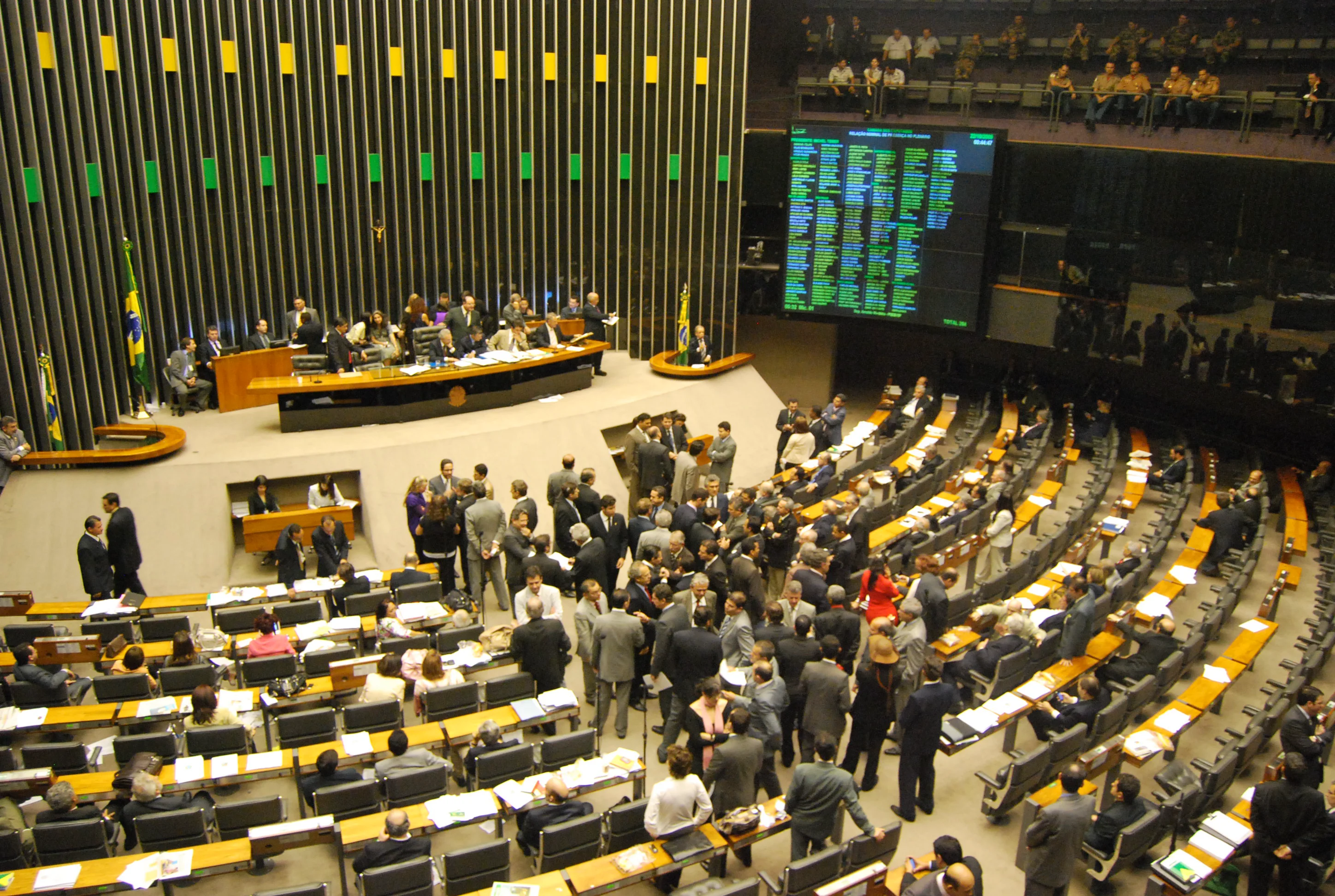 Câmara aprova fiscalização de combustíveis com 381 votos e bancada de MS vota a favor