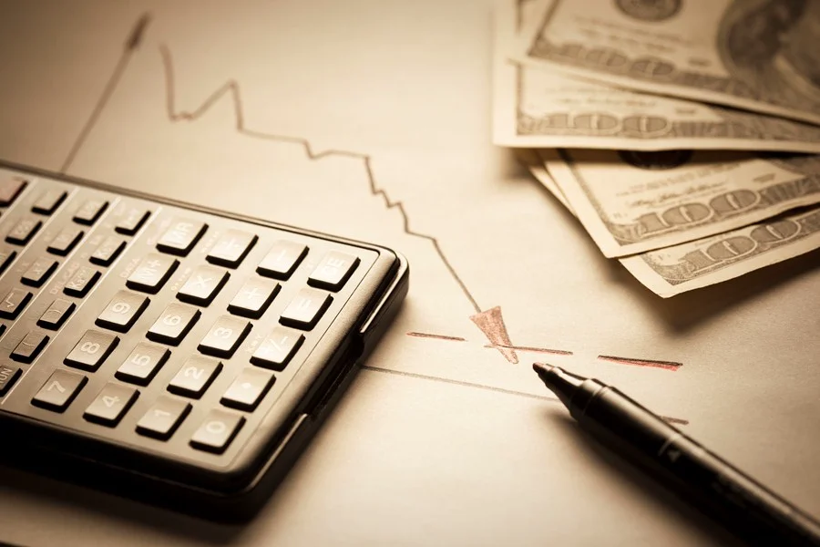 Dólar tem 2º recuo consecutivo e fecha abaixo de R$ 5 com impacto para MS