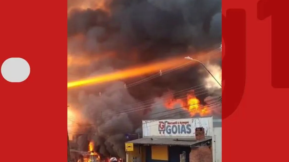 Incêndio de grandes proporções destrói mercado em Rio Branco; VÍDEO