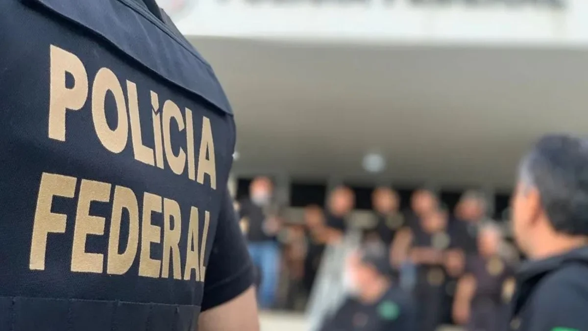 PF investiga suposto esquema de fraudes em licitações e desvio de recursos públicos em três cidades do Ceará