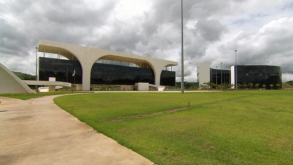 Governo de MG recorre contra decisão que determina pagamento integral aos professores no 5º dia útil