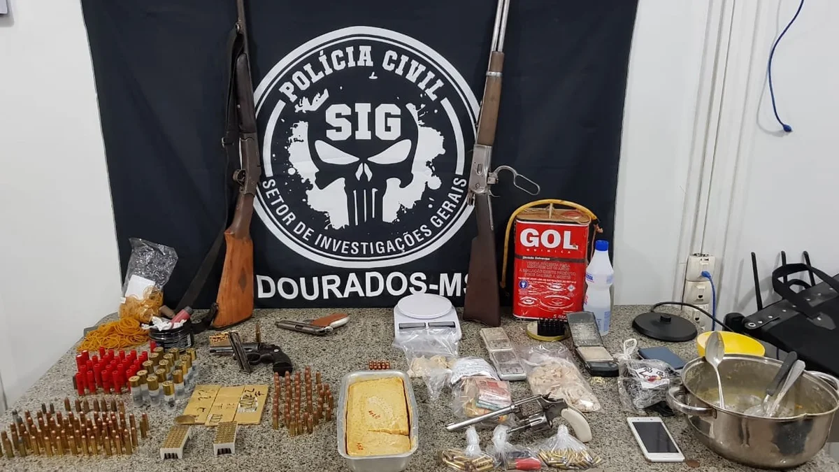 Operação da Polícia Civil em Dourados: SIG cumpre mandados e apreende armas, drogas e munições