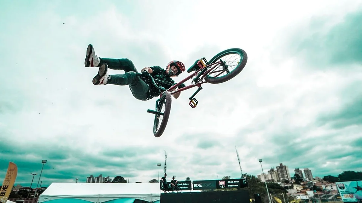 Festival de bikes na Zona Sul de SP tem competição de manobras radicais e atividades pra criançada